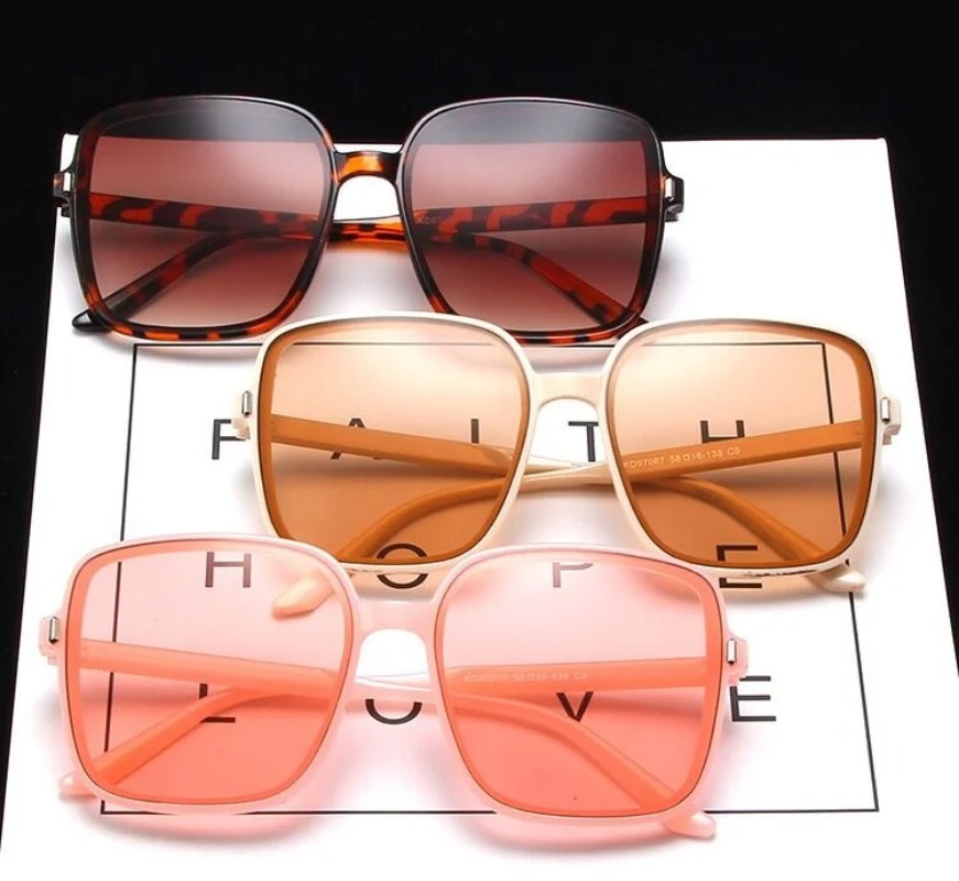 Lunettes de soleil carrées sur - Luxury Lifestyle Store avis et prix